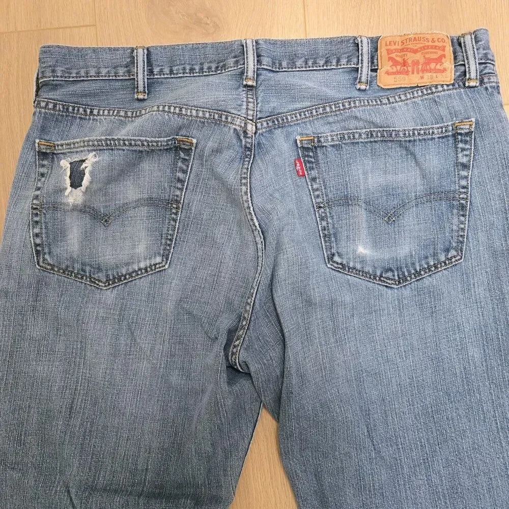 Levi's 559 Relaxed Straight Fit Jeans sz 38x32 Medium Wash Denim 100% Cotton